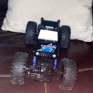 Climbing Car Tipping Bucket